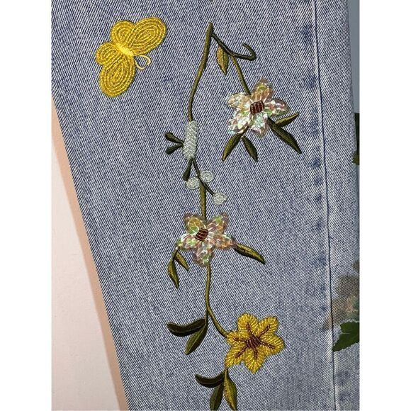 Yellow Flower Cache Jeans \ Size 4 - Picture 4 of 8